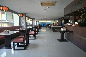 Boss Suites Nana Hotel