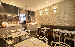 Hotel Five