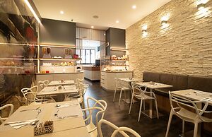 Hotel Five