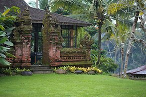 Chapung Sebali Resort