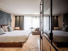 Alexander Hotel