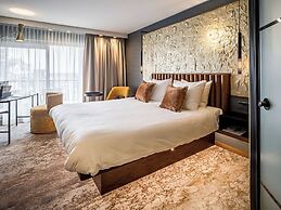 Alexander Hotel