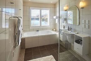 Matuka Luxury Lodge