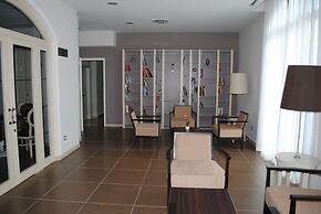 Hotel Fini