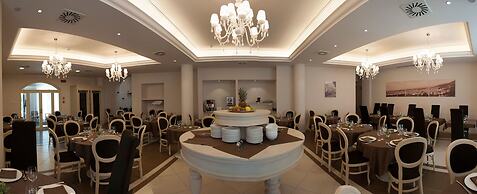 Hotel Fini