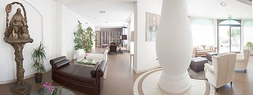 Hotel Fini