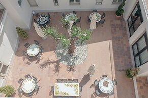 Hotel Fini