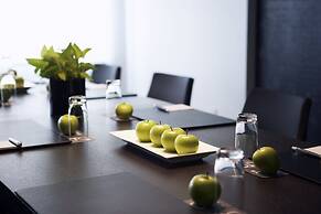 Le Germain Hotel Maple Leaf Square