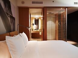 Le Germain Hotel Maple Leaf Square