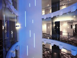 Le Germain Hotel Maple Leaf Square