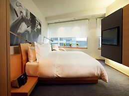Le Germain Hotel Maple Leaf Square