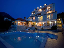 Apartments Zvrko