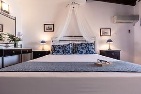 Dionysos Hotel