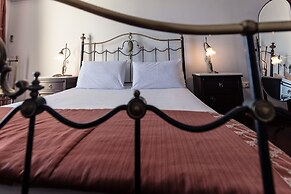 Dionysos Hotel