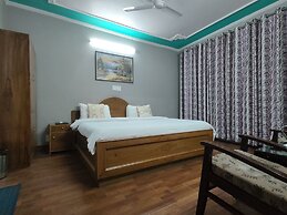 Hotel Snow Crest Inn