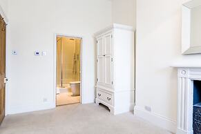 Luxury Apartments - Queen Circus