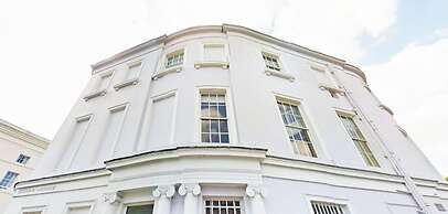 Luxury Apartments - Queen Circus