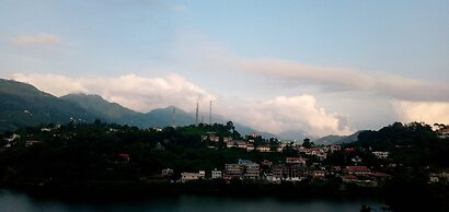 Crystal LakeView Homestay