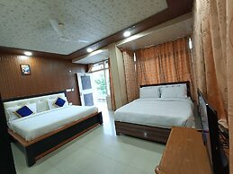Crystal LakeView Homestay