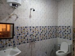 Crystal LakeView Homestay