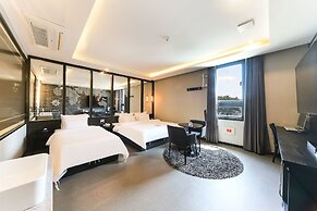 Le Idea Hotel