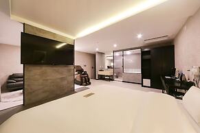 Le Idea Hotel