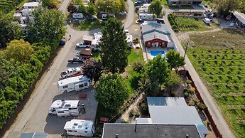 Maple Leaf Motel & RV Resort