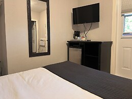 Maple Leaf Motel & RV Resort