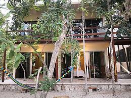 Iguana Rana Cabins Bacalar