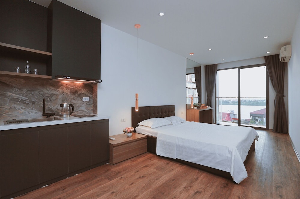 BH Riverside Hotel