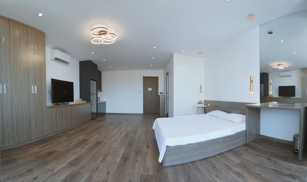 BH Riverside Hotel