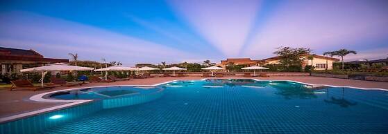 Lustre Bagan Resort