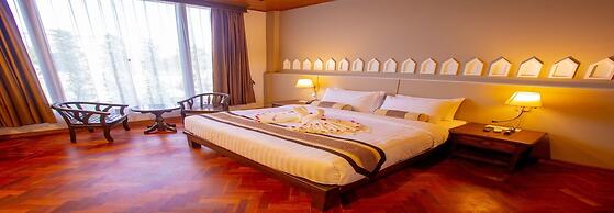 Lustre Bagan Resort