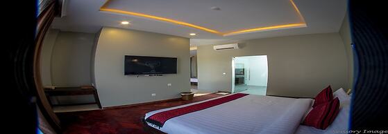 Lustre Bagan Resort