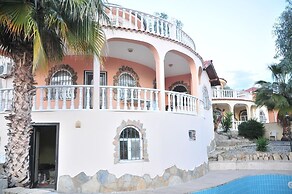 Mustakil Villa