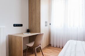UPSTREET Modern Minimalist 3BD Apt-Hilton