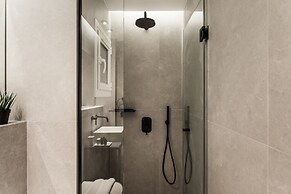 UPSTREET Modern Minimalist 3BD Apt-Hilton