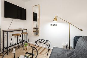 Beautiful Hyde Park Studio Flat