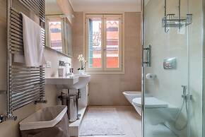 Carmini Canal View and Balcony with Lift