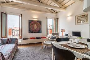 Carmini Canal View and Balcony with Lift