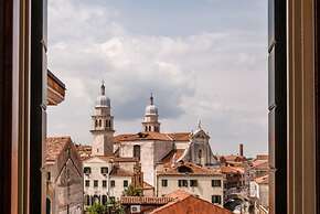 Carmini Canal View and Balcony with Lift