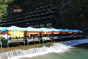 Hare Hotel