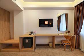Hlaine Tet Hotel