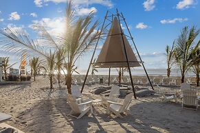 Surfside Beachfront Suites by Playa Caracol Resorts