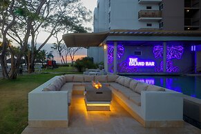 Surfside Beachfront Suites by Playa Caracol Resorts