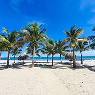 Surfside Beachfront Suites by Playa Caracol Resorts