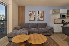 Surfside Beachfront Suites by Playa Caracol Resorts