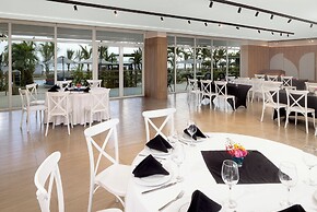Surfside Beachfront Suites by Playa Caracol Resorts
