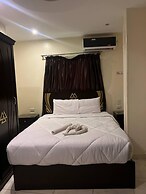 City pyramids inn