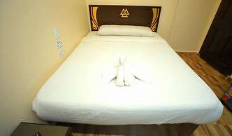 City pyramids inn